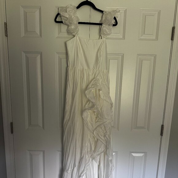 White long dress with flower straps and leg slit - Picture 4 of 8